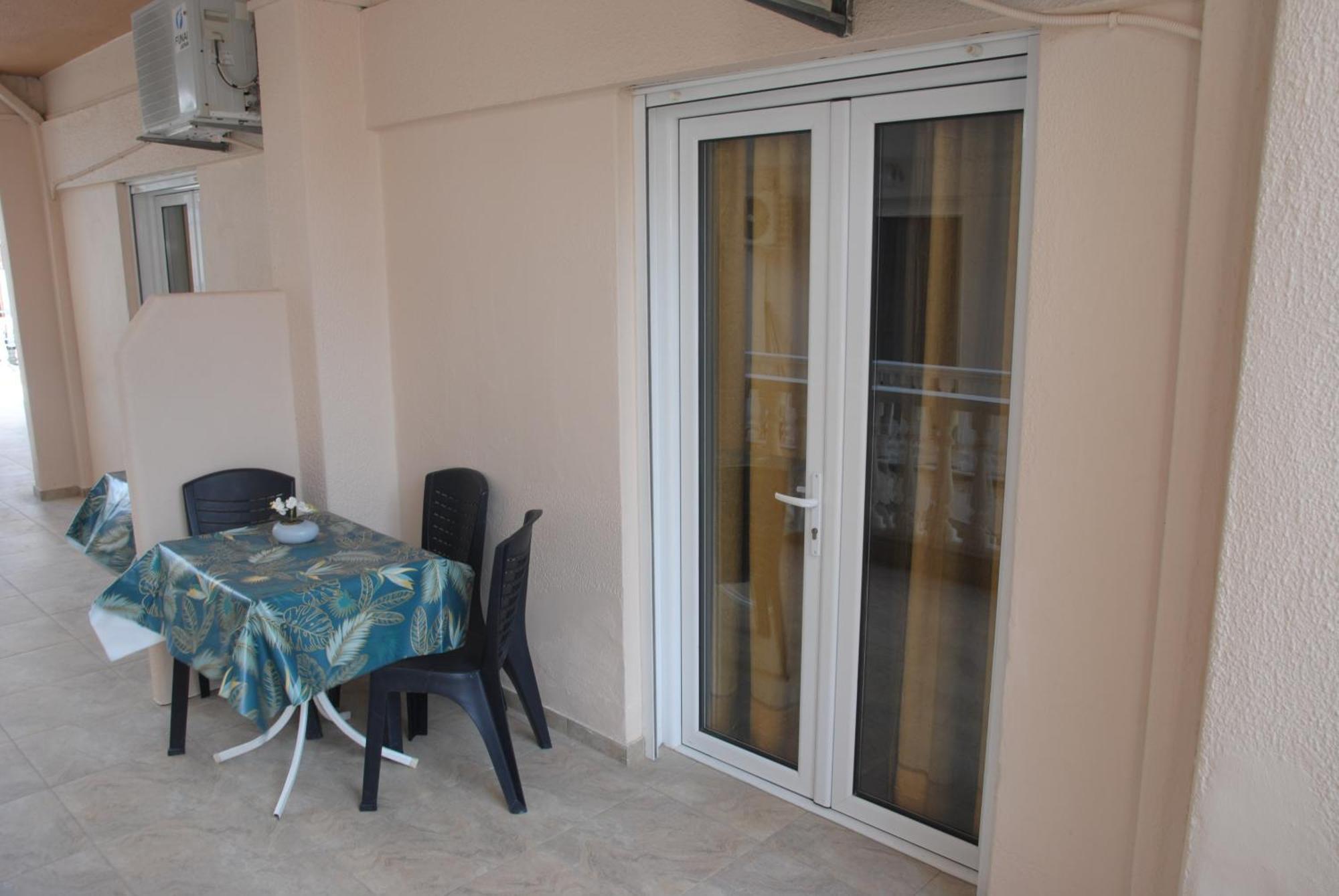 Light Blue Paralia Apartments Esterno foto