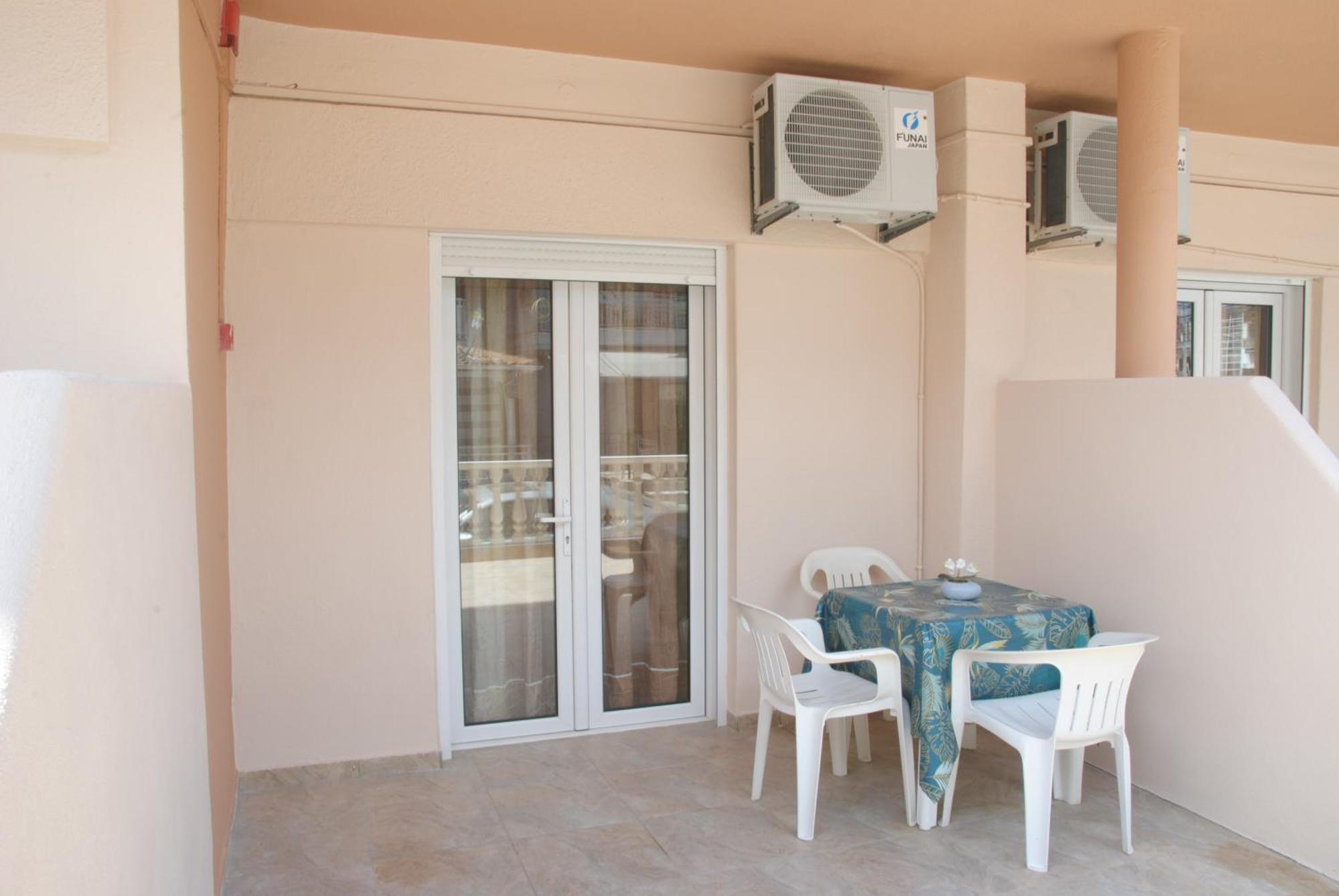 Light Blue Paralia Apartments Esterno foto