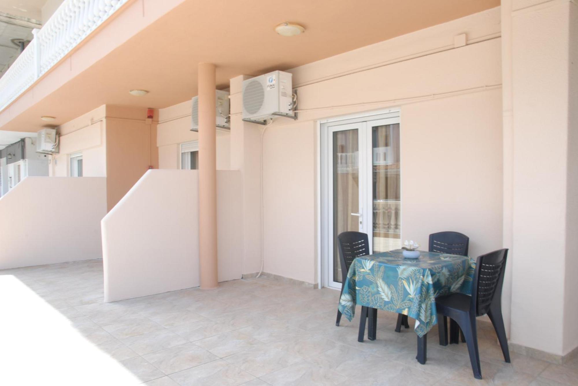 Light Blue Paralia Apartments Esterno foto