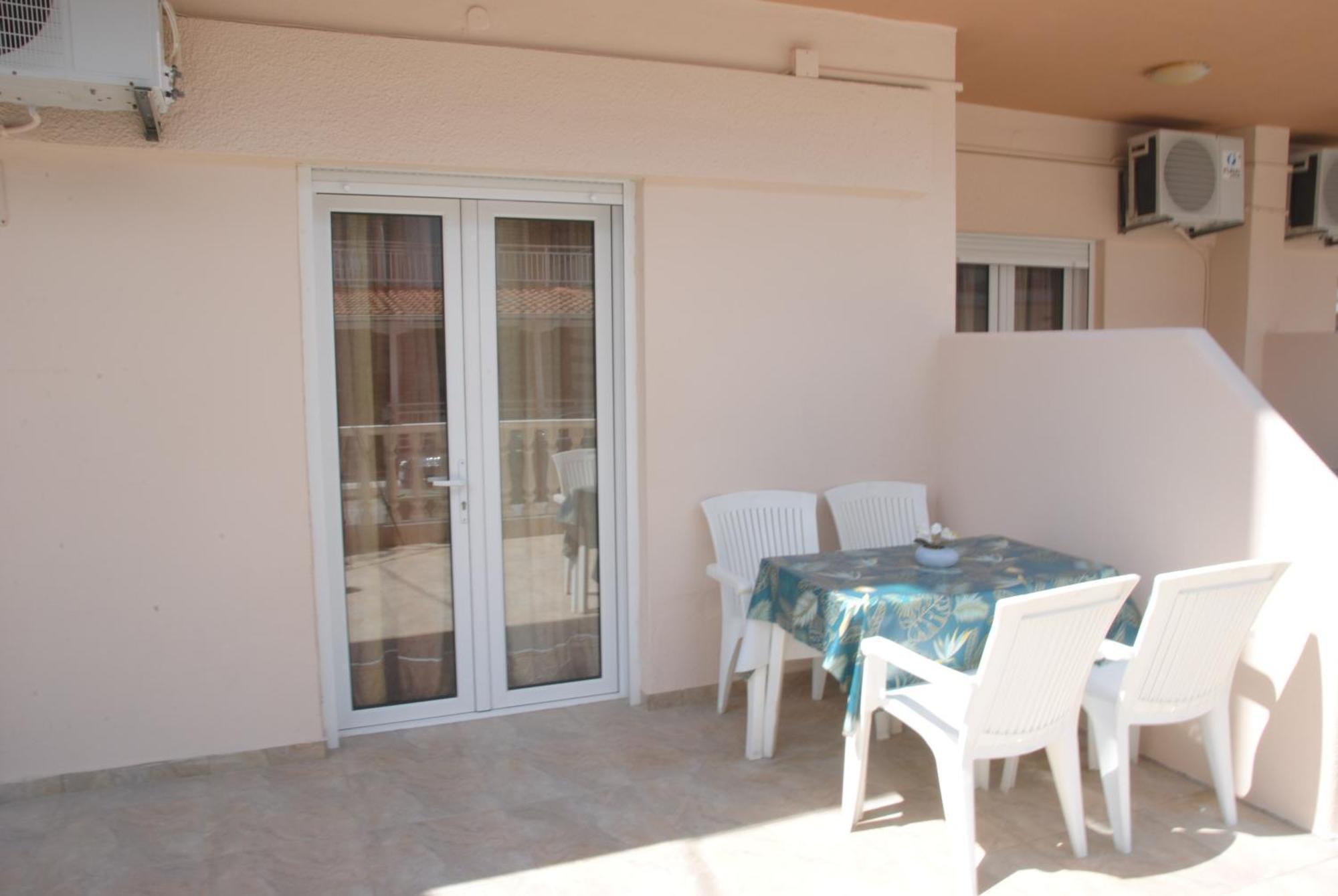 Light Blue Paralia Apartments Esterno foto